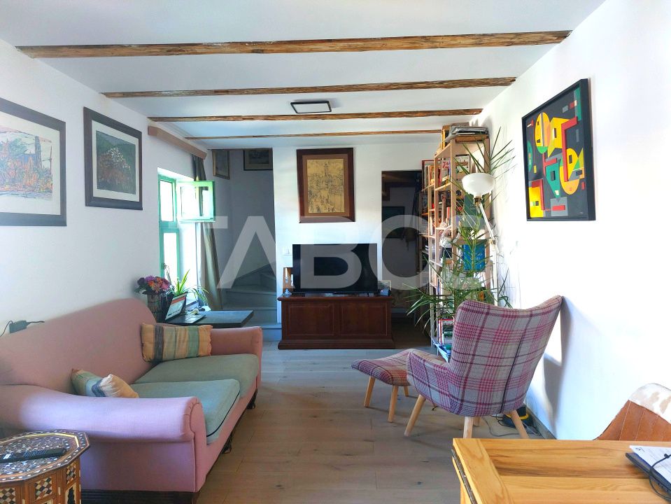Casa de vanzare 3 camere 2 bucatarii 3 bai teren 340 mp Cisnadie – fotografia 3 din 36
