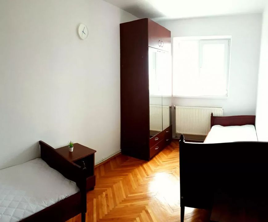 Inchiriez apartament CETATE - 3 camere plus living cu bucatarie – fotografia 6 din 6