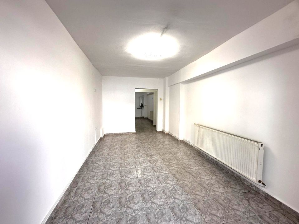 INCHIRIERE Spatiu Comercial CETATE Bulevard 34 mp. Centrala Termopane Contoare – fotografia 19 din 25