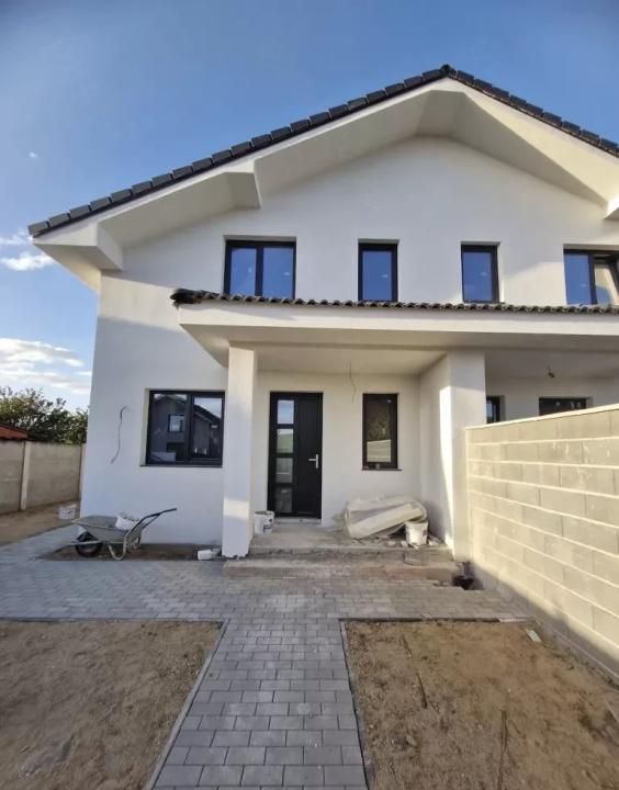 Duplex in Sanandrei | Toate utilitatile | Asfalt | Curte generoasa | – fotografia 2 din 13