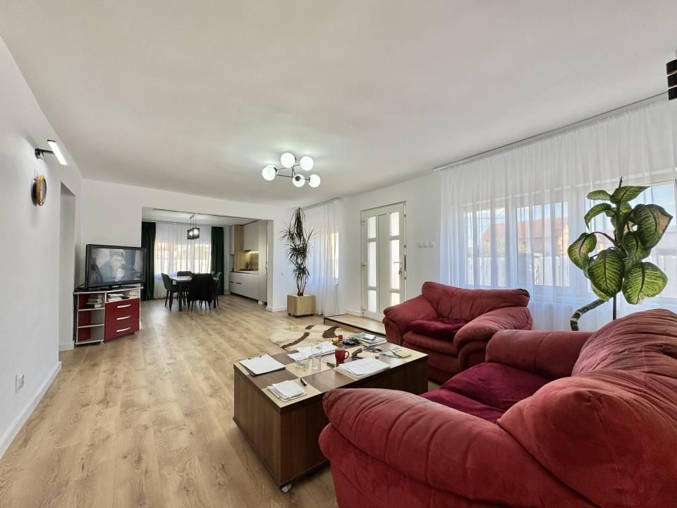 Casă 7 camere, P+M, renovată,  – Cartierul Tineretului – fotografia 8 din 21