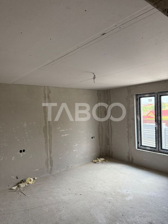 Casa individuala cu 4 camere pe un singur nivel in Sura Mica – fotografia 3 din 7