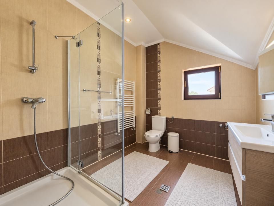 Proprietate exclusivistă cu piscină, garaj și teren de 900 mp – fotografia 21 din 24