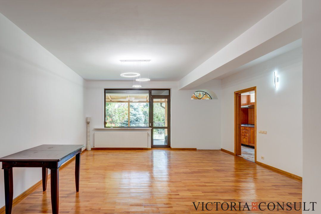 Parter in Vila, Panouri Fotovoltaice, Parcare si Curte Superba de 174 mp – fotografia 5 din 25