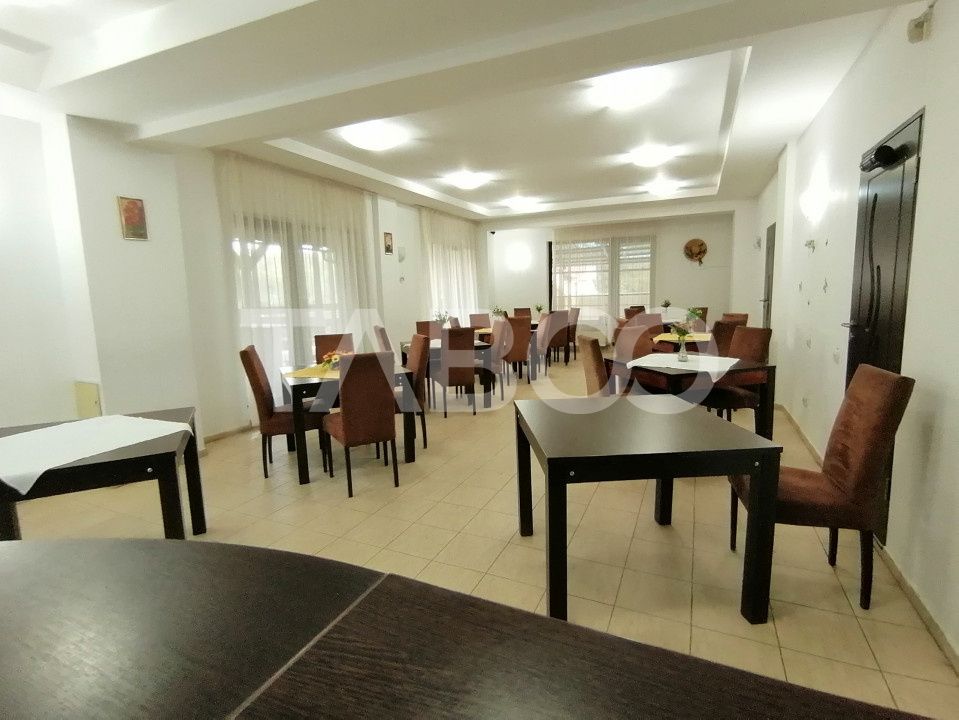 Pensiune 13 camere 16 bai sauna piscina si teren 1565 mp Cisnadioara – fotografia 17 din 42