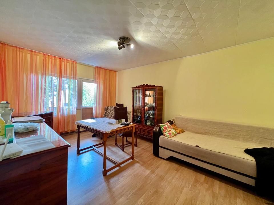 Apartament 4 camere, decomandat, 76mp utili, etaj 1 - Zona Soarelui – fotografia 1 din 12