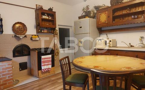 Casa 45 mp 1 dormitor bucatarie baie hol loc parcare in curte Sadu