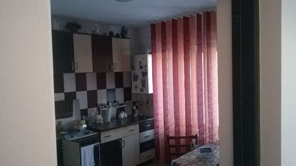 Casă spațioasă cu teren de 2.500 mp în Valea Mărului – fotografia 7 din 8