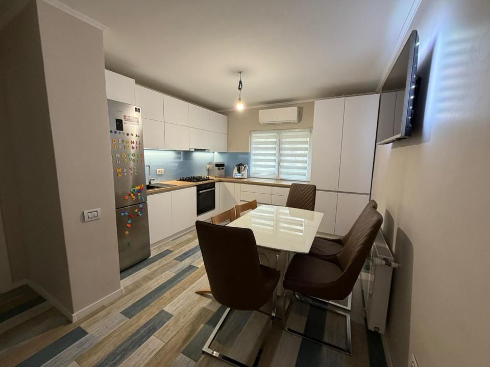 Apartament 3 camere complet renovat, garaj + parcare, aproape de centru – fotografia 1 din 11