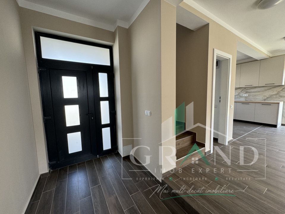 OPORTUNITATE!Casă individuală | 4 camere | 3 băi | Garaj | Terasă | Dezmir – fotografia 3 din 36