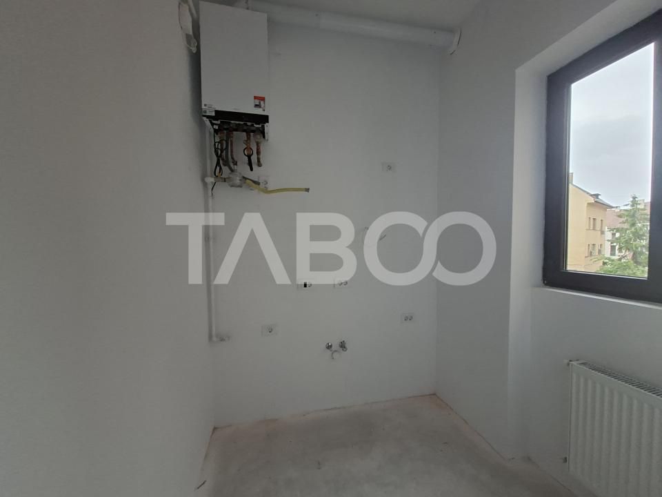 Garsoniera decomandata de vanzare in zona Centrala - cladire renovata – fotografia 2 din 13
