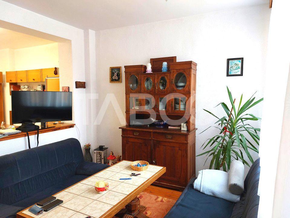 Casa si curte pretabila pentru 2 familii 980 mp teren liber Cisnadie – fotografia 4 din 32