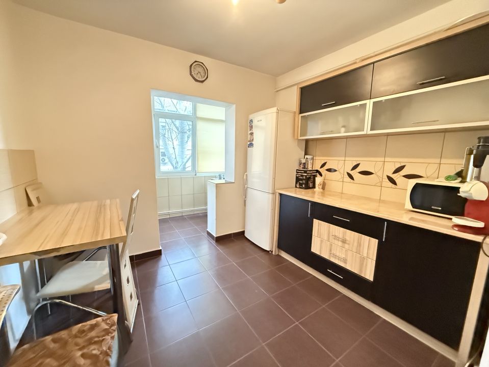 Apartament 3 camere, decomandat, 65 mp utili - Soarelui – fotografia 1 din 8