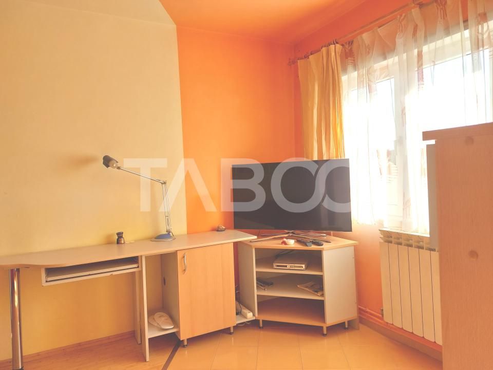 Pret Avantajos-Apartament 50 mpu 2 camere etaj 3 pivnita Cisnadie – fotografia 6 din 12