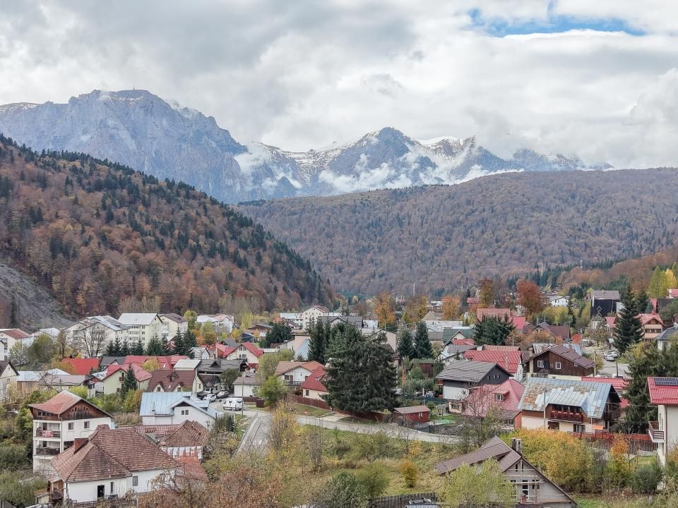 Vilă D+P+1+Pod în Azuga – Vedere Spectaculoasă spre Varful Cazacu – fotografia 23 din 61