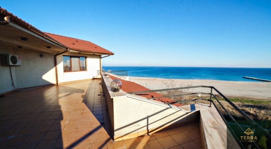 Vilă spectaculoasă cu vedere la mare – zonă exclusivistă Trandafirul – fotografia 3 din 18