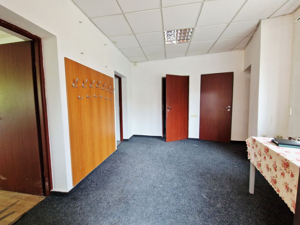 Casa pentru birouri, curte generoasa si 10 parcari zona Paris – fotografia 13 din 22