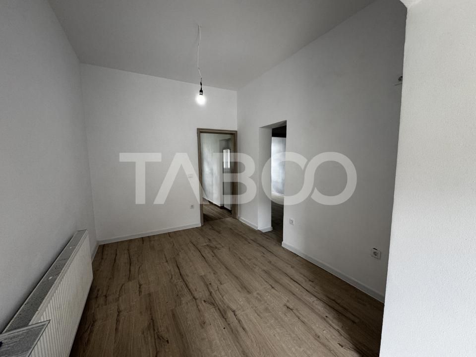 Apartament renovat la casa cu 3 camere 60 mpu pivnita Piata Cluj Sibiu – fotografia 2 din 11