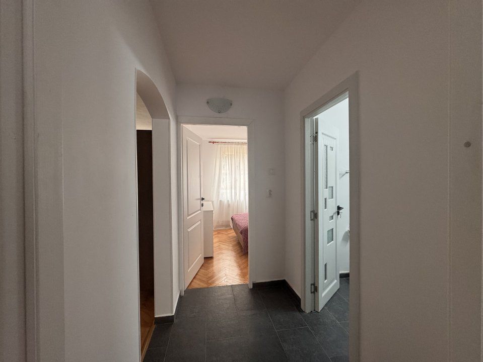3 Camere | 63 MP | RENOVAT | PARTER ÎNALT | SĂLĂJAN – JEAN STERIADI | 114.000 E – fotografia 3 din 15