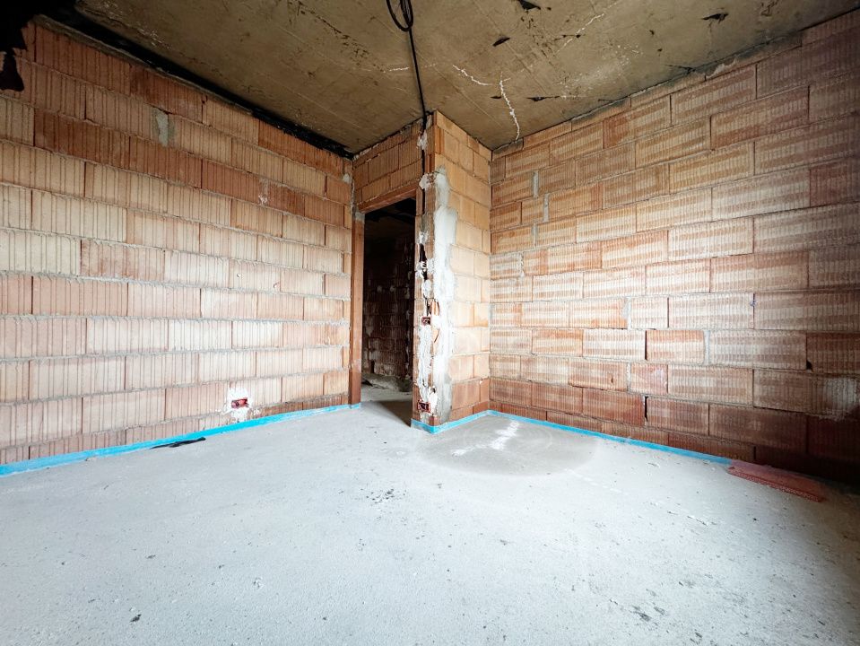 Duplex despartit prin camera tehnica, 121mp utili si 350mp teren - Urseni – fotografia 10 din 29