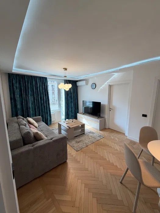 Apartament 2 camere renovat in Bdul Magheru - Piata Romana – fotografia 3 din 6