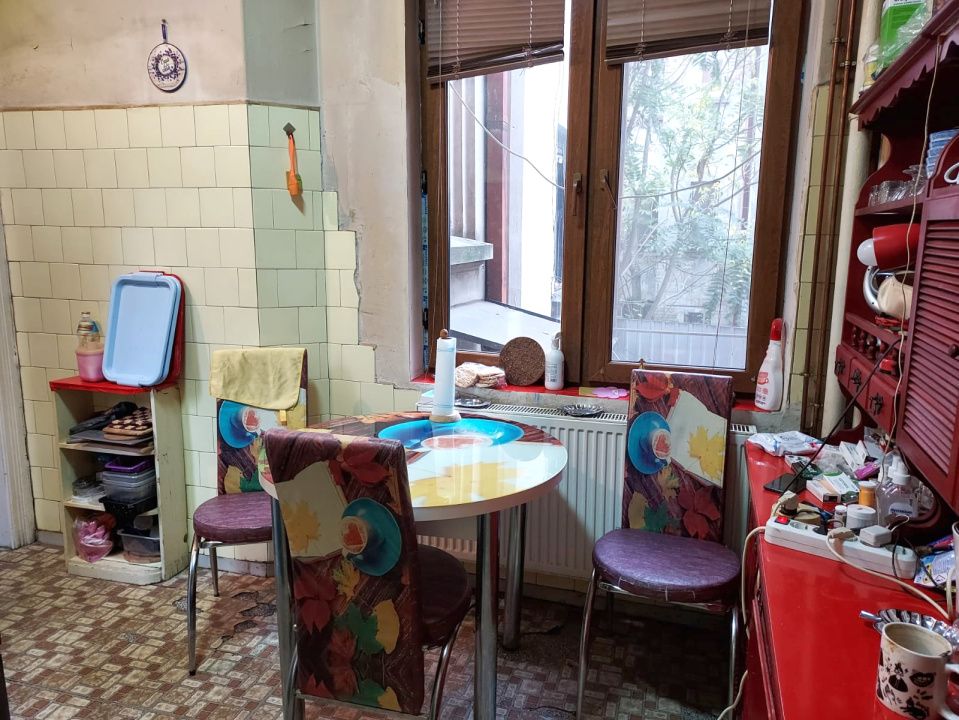 Proprietate deosebită într-o casă interbelică, de vanzare in zona Unirii – fotografia 9 din 13