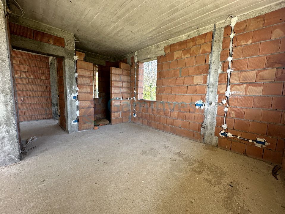 Cladire cu functiuni mixte, pe 3 nivele de vanzare, Oradea, Bihor – fotografia 6 din 8