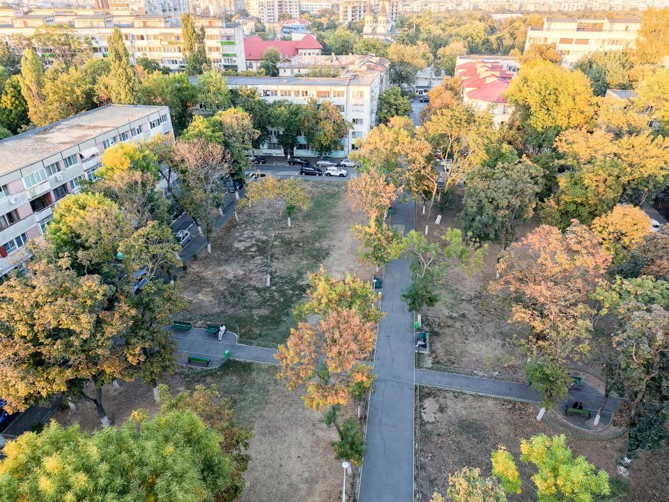 Eroii Revolutiei metrou, parc, gata de mutat, centrală proprie – fotografia 27 din 36