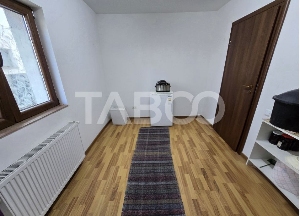 Casa de vanzare cu 6 camere 2 parcari curte libera 200 mp in Selimbar – fotografia 22 din 24
