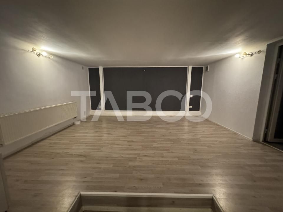 Spatiu comercial de inchiriat cu 4 camere 85 mpu Central Sibiu – fotografia 10 din 12
