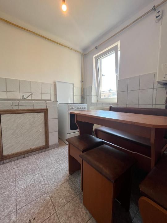 Vanzare 2 camere curat liber decomandat et 3 central Gaesti – fotografia 6 din 16