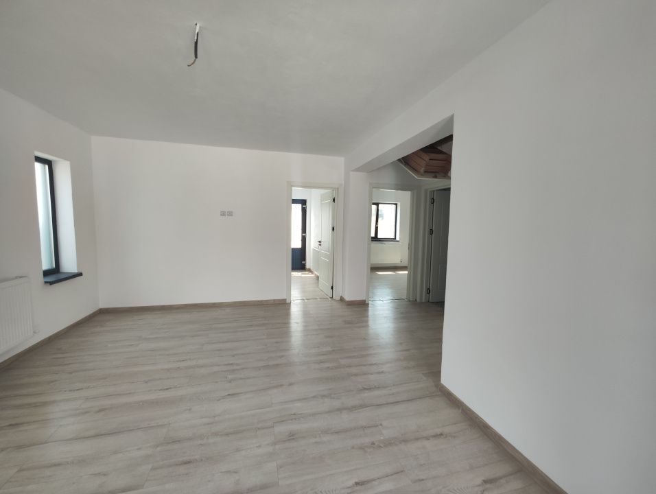 Casa 3 camere, teren 242 mp, localitatea Preajba, zona Selgros. – fotografia 2 din 8