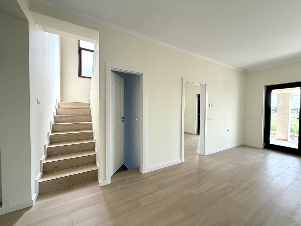 Duplex spatios, 5 camere, 132 mp utili, 300 mp teren - Dumbravita – fotografia 15 din 17