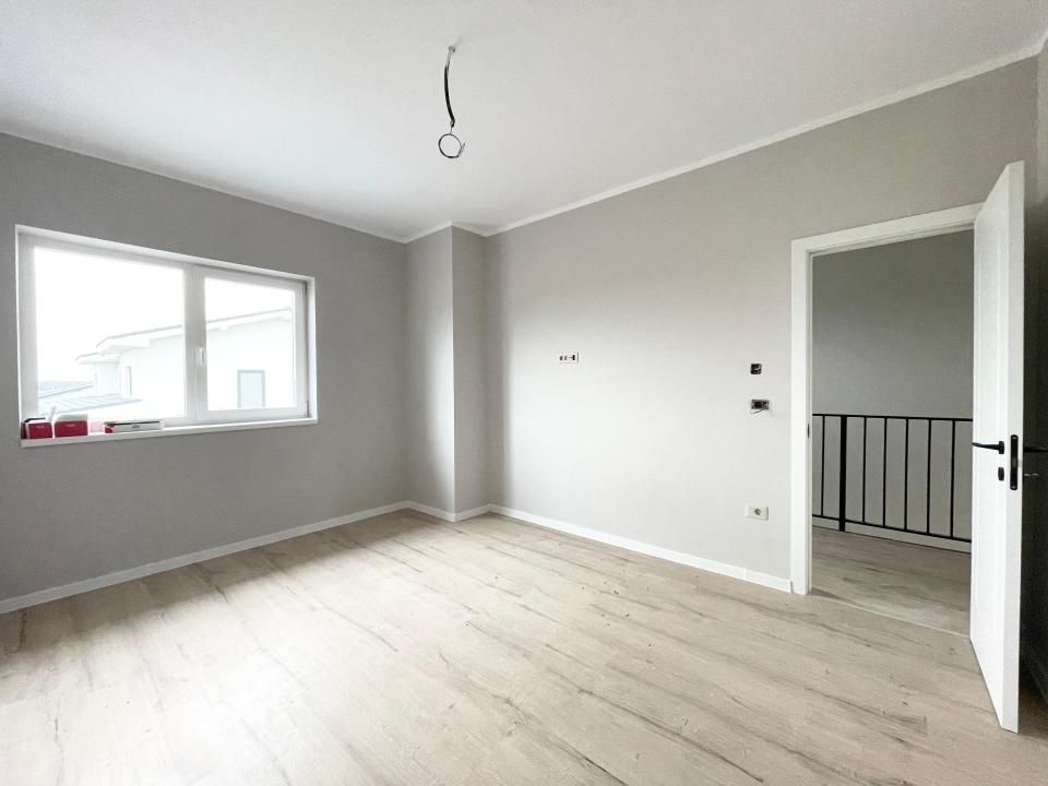 Duplex cu 4 camere despartit prin spatiu tehnic- Mosnita Veche – fotografia 8 din 13