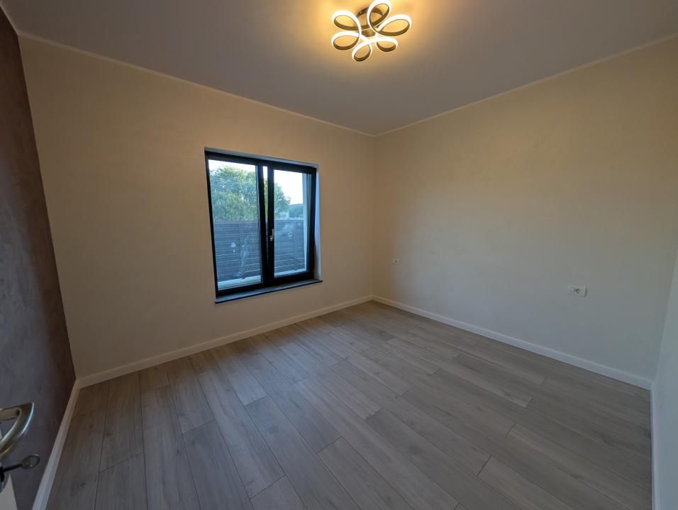 Casa premium! Hemeiusi 3 dormitoare,3 bai , terasa beci – fotografia 6 din 12