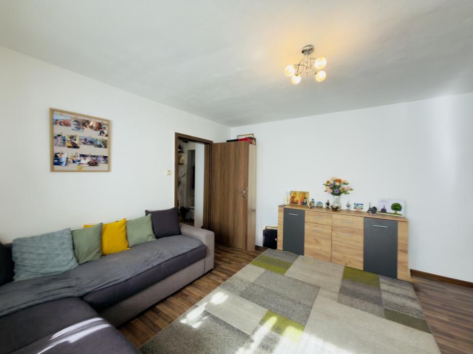 Apartament 3 camere, decomandat, etaj 1, zona Aradului – fotografia 14 din 16