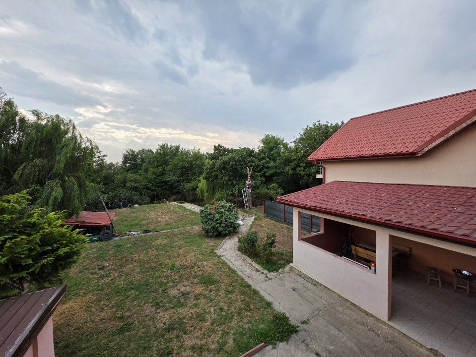 Oportunitate în Domnești - Vilă spațioasă cu teren generos – fotografia 2 din 16