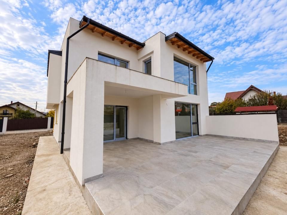 Vila premium cu arhitectura moderna Valea Ursului-Miroslava – fotografia 2 din 13