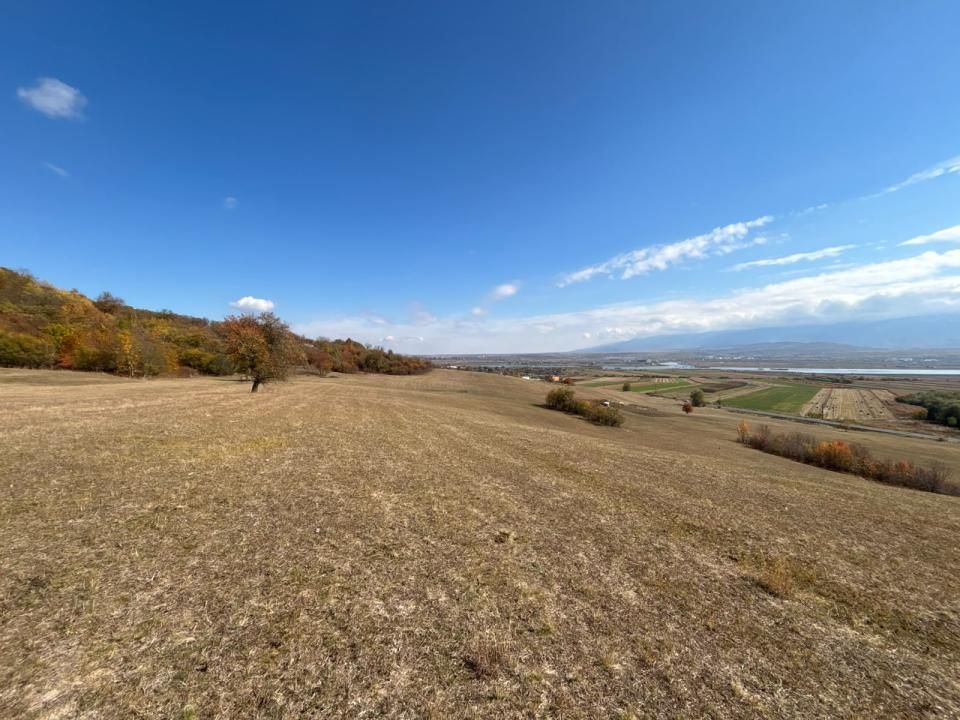 Teren 8300 mp în Bradu, Sibiu –  Priveliște spe Olt şi Munţii Făgăraş – fotografia 4 din 8