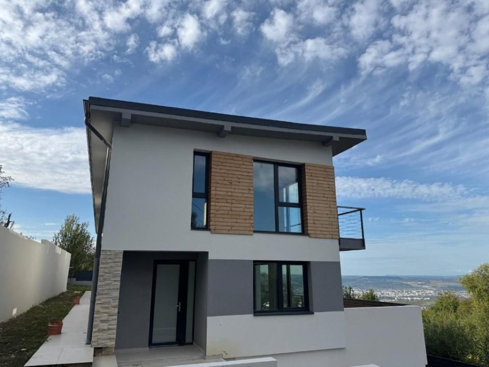 Duplex modern, 220 mp utili, teren 392 mp și 2 garaje | Feleacu – fotografia 1 din 12