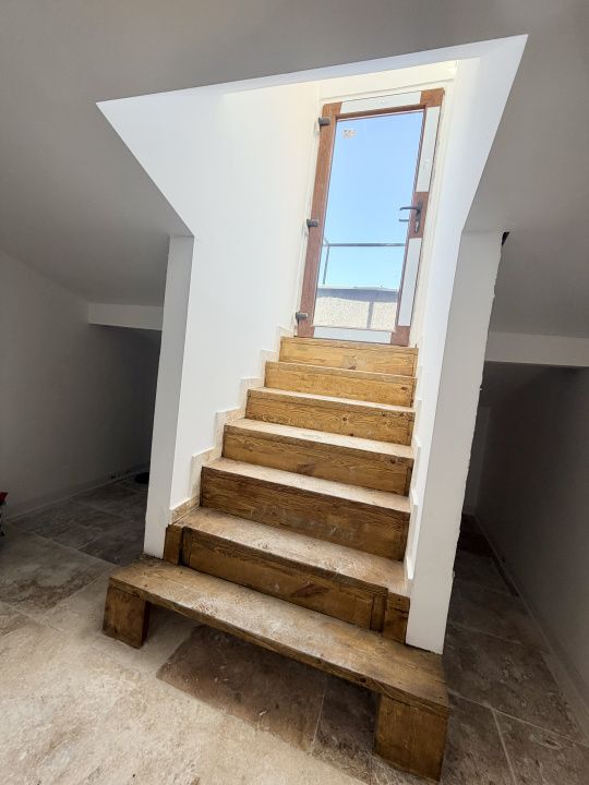 Spatiu pretabul birouri, Salon, Studio in  Mansarda Piata Romana – fotografia 9 din 11