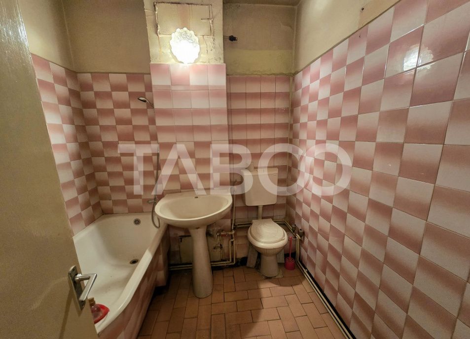 Apartament decomandat 4 camere 4 balcoane 2 bai etaj 1 Central Sibiu – fotografia 7 din 22