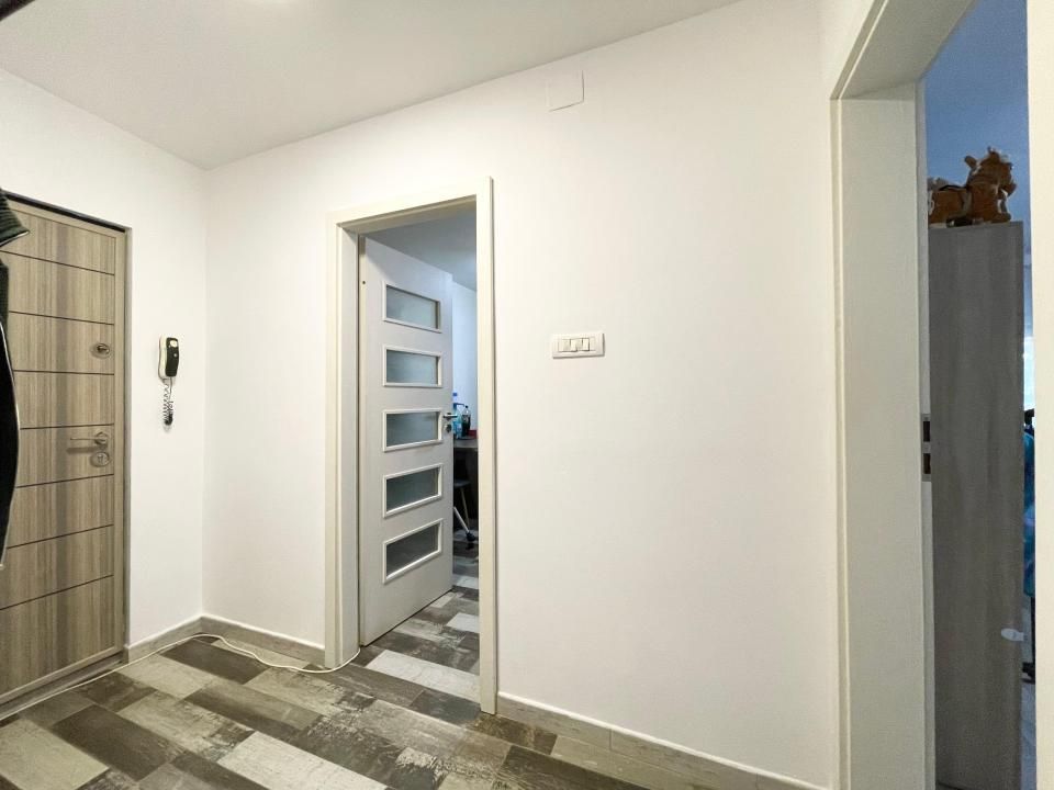 Apartament decomandat 3 camere, 2 bai la parter - zona Soarelui – fotografia 5 din 8