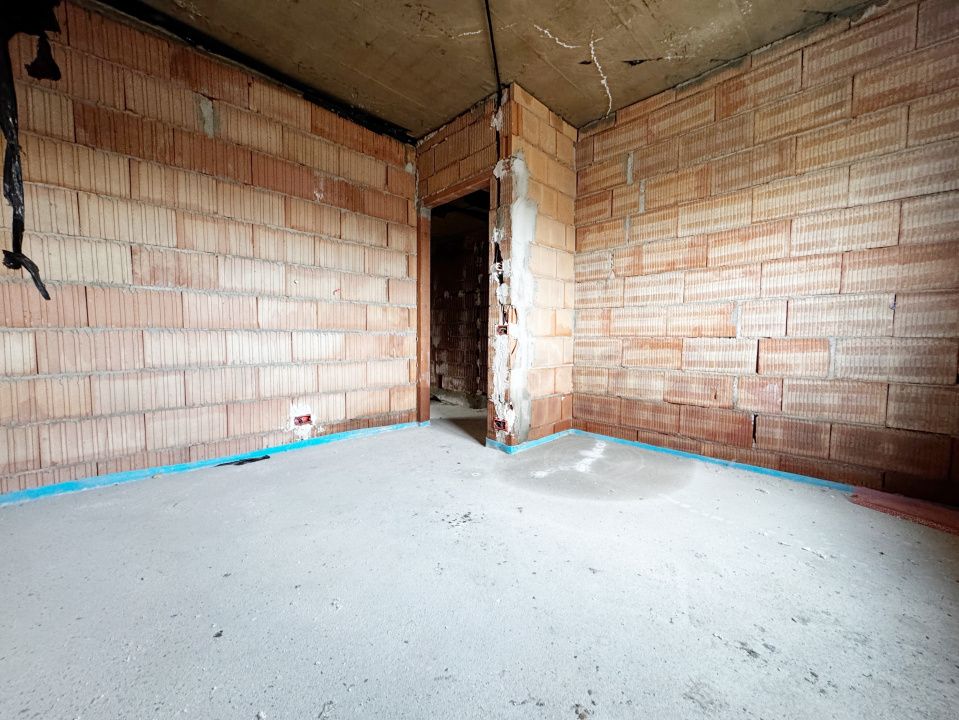 Duplex despartit prin camera tehnica, 121mp utili si 350mp teren - Urseni – fotografia 12 din 29
