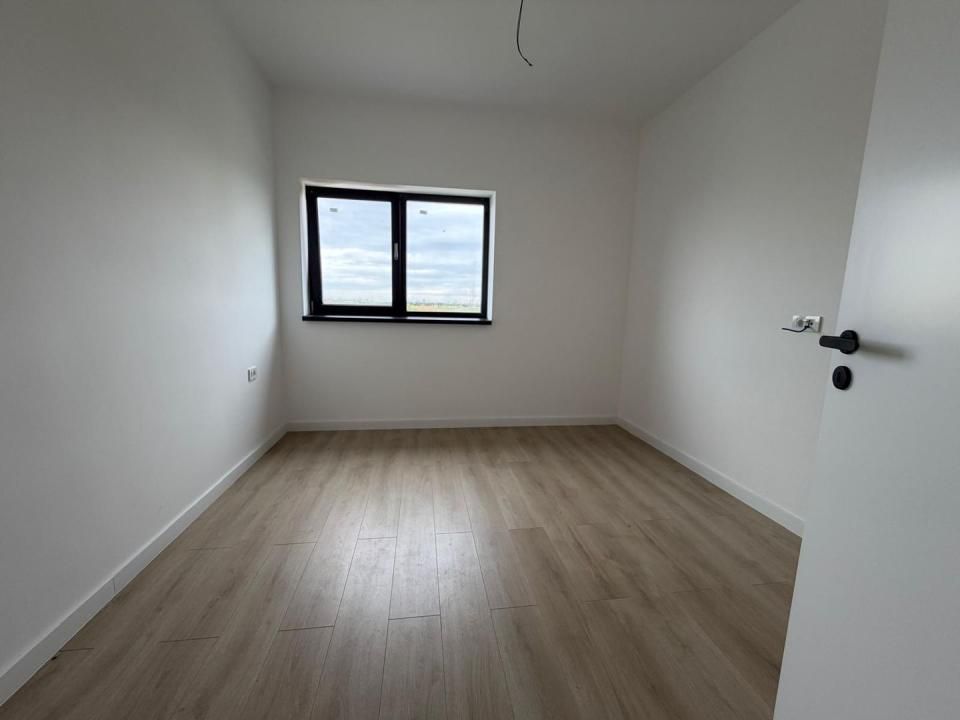 Triplex in Sacalaz | Finisaje premium | 4 camere | Asfalt | 2 balcoane – fotografia 7 din 15