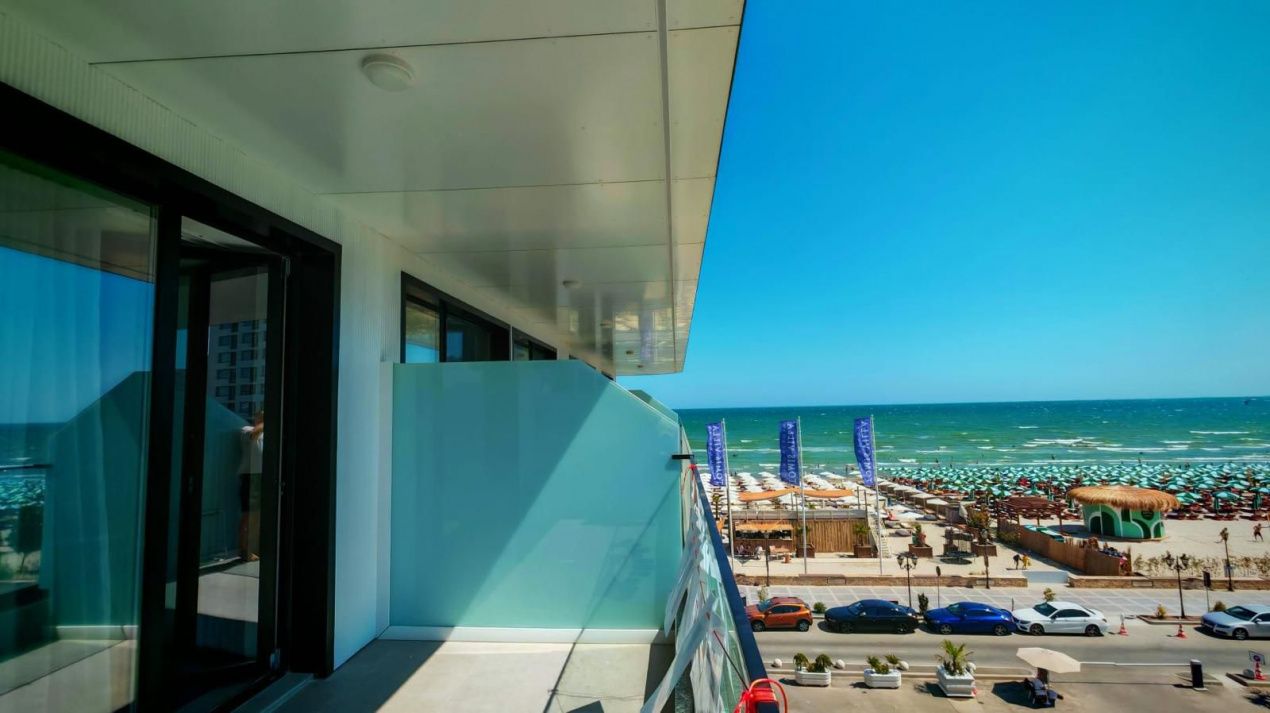 Studio spațios cu balcon mare și vedere laterală la mare în Tomis Vila – fotografia 9 din 15