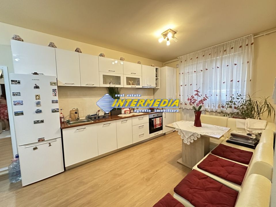 Apartament 2 camere Bloc Nou CENTRU Balcon Mansarda Boxa 12 mp Parcare Mobilat – fotografia 15 din 19