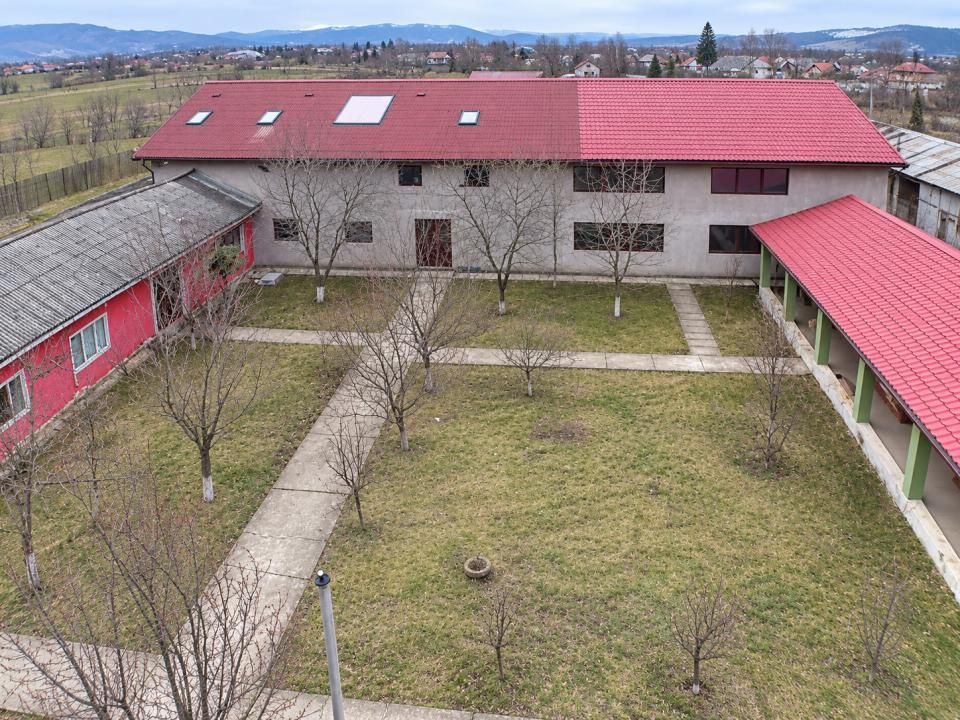 Spațiu industrial de vânzare 3 clădiri și teren de 2975 mp –Comănești, Bacău – fotografia 1 din 10