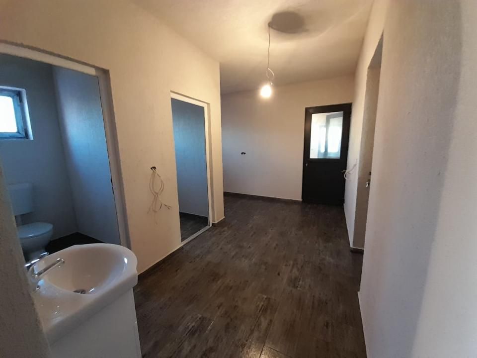 Hala cu 600 mp utili, 4 incaperi de birouri - Mehala – fotografia 1 din 14