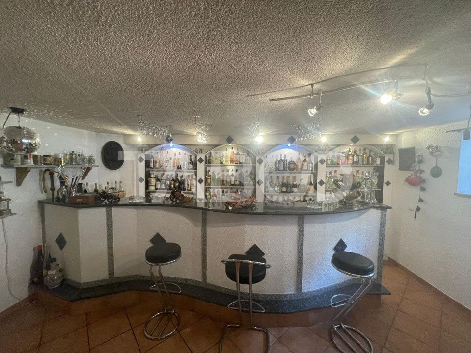Casa deosebita  de vanzare 453 mp utili si curte 528 mp in Avrig – fotografia 2 din 32
